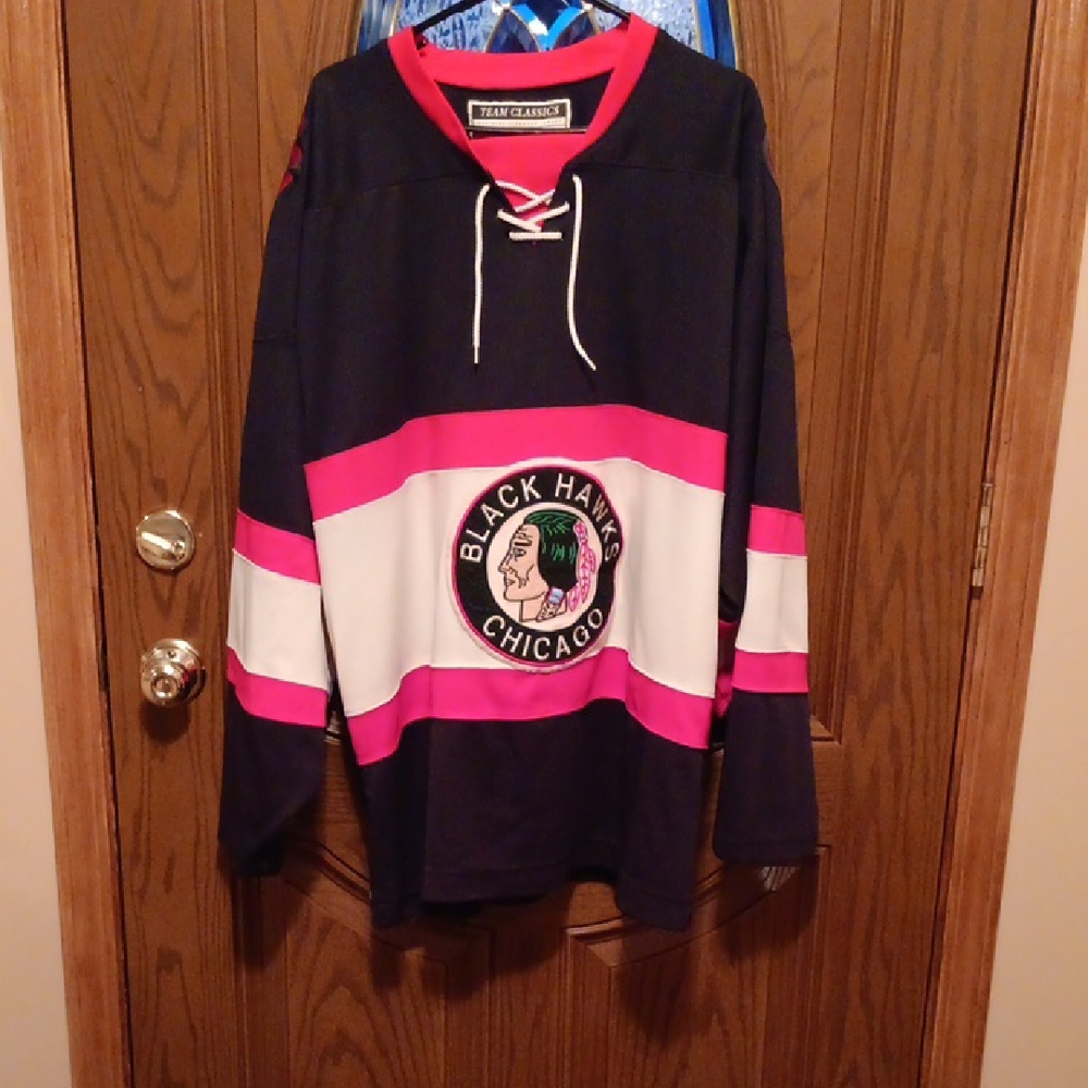 Black and red Chicago Blackhawks throwback Jersey